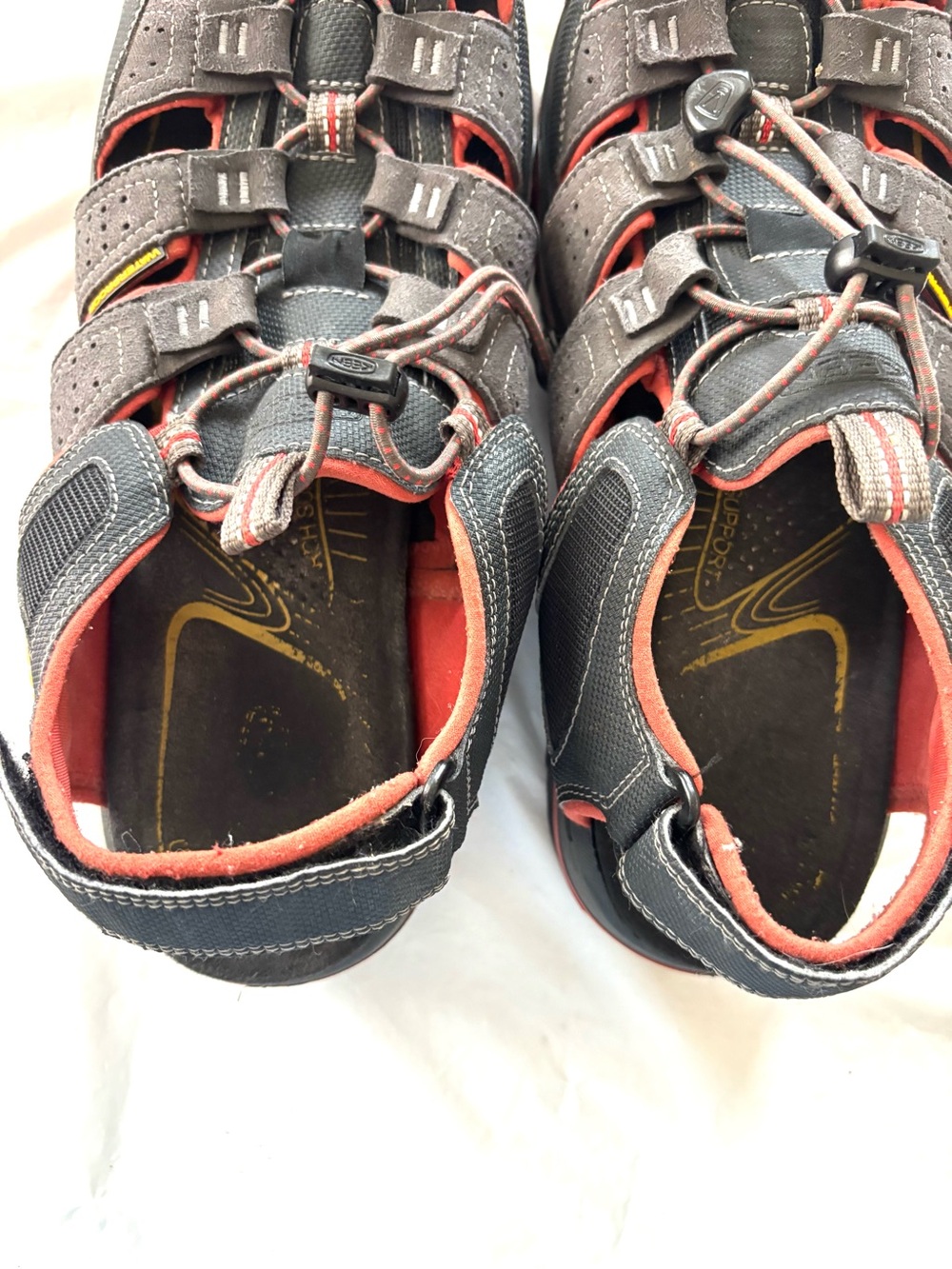 KEEN Gray Red Rialto ll Waterproof Hiking Sandals SZ 10.5 Worn 1X - Picture 13 of 15